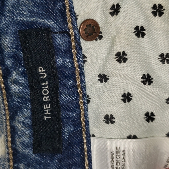 Lucky Brand denim, The roll up jean shorts size 6/28.  Excellent condition - Picture 8 of 9